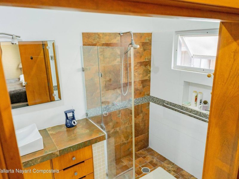 baño completo casa la vista