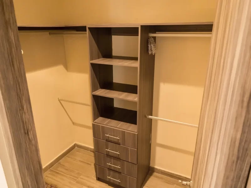 el-quelele-recamara-master-walk-in-closet-04