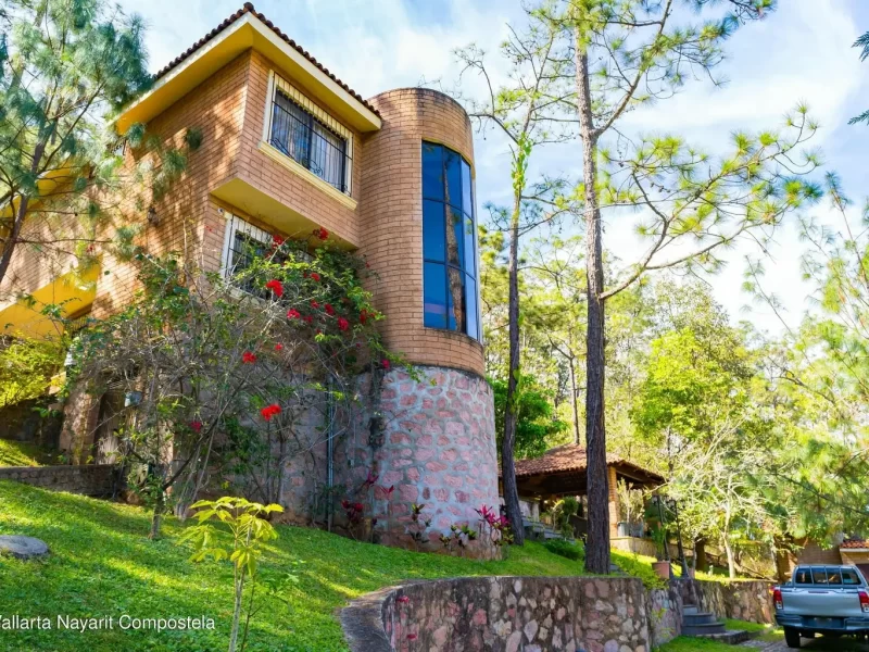 lateral fachada casa la hermita