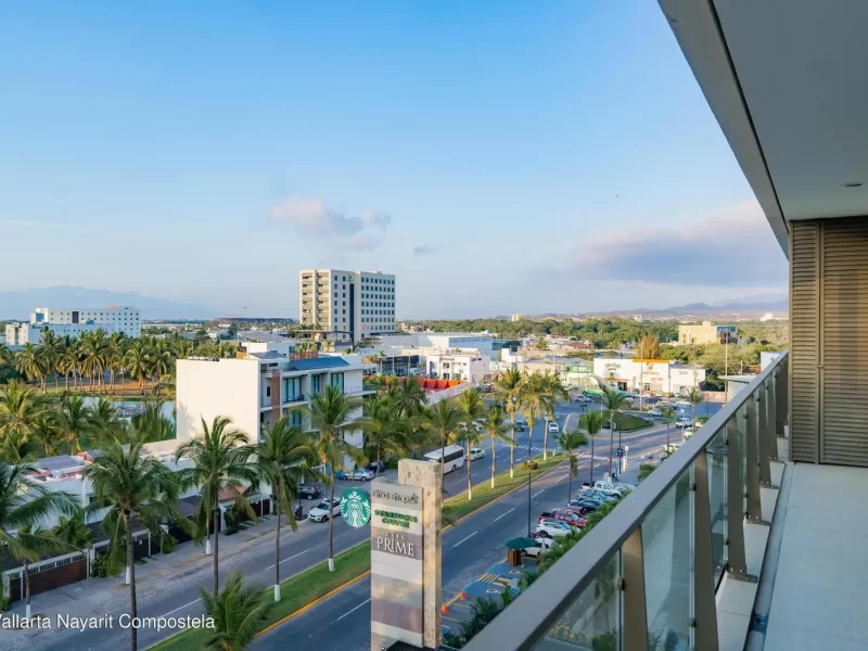 terraza vista a la avenida principal Nima bay
