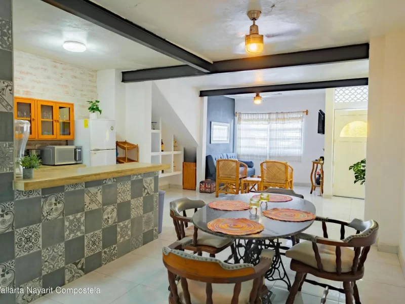 vista cocina comedor y sala comun