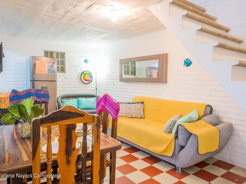 vista comedor y escaleras