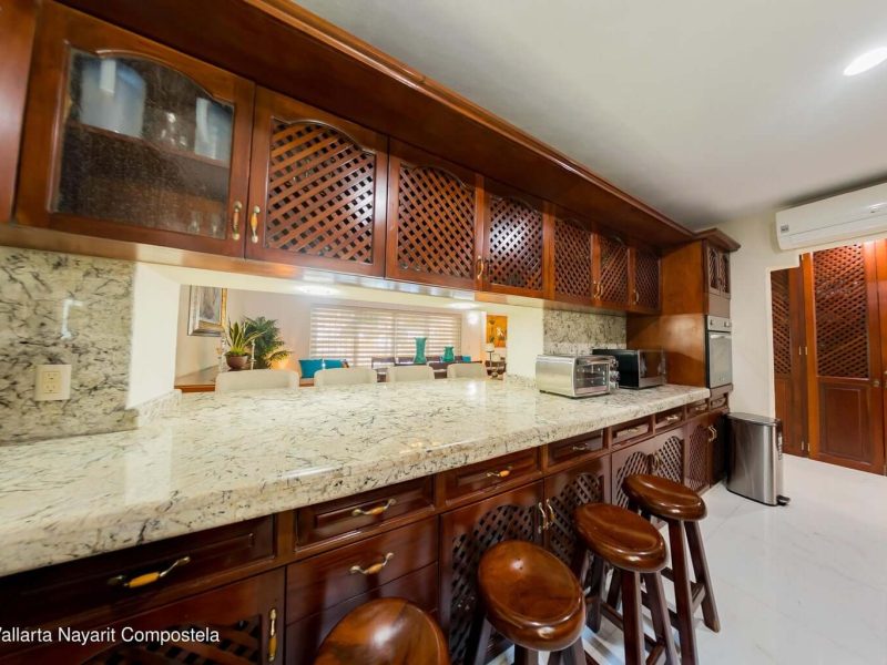 vista de cocina hacia la sala punta iguana 17