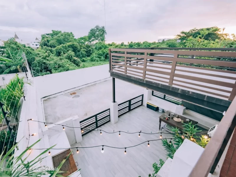 vista hacia la calle y la terraza