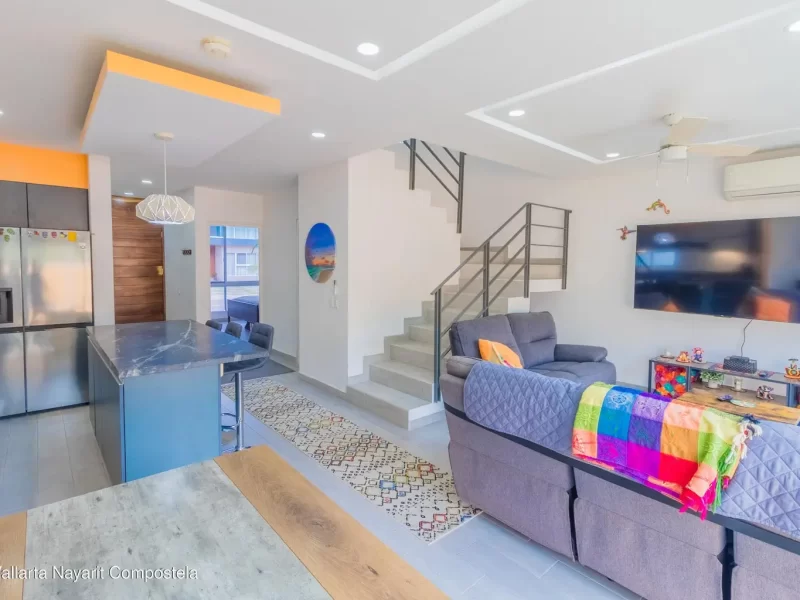 vista la sola cocina y puerta principal La fronda